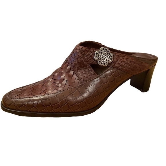 BRIGHTON “TWAIN” BROWN LEATHER CROC EMBOSSED AND WOVEN MULES 9.5